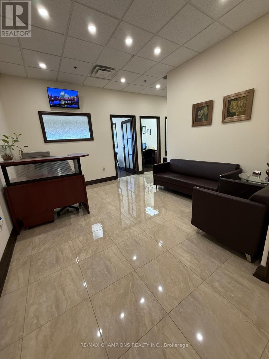 206 - 808 Britannia Road W, Mississauga (East Credit), Ontario  L5V 0A7 - Photo 7 - W12075649