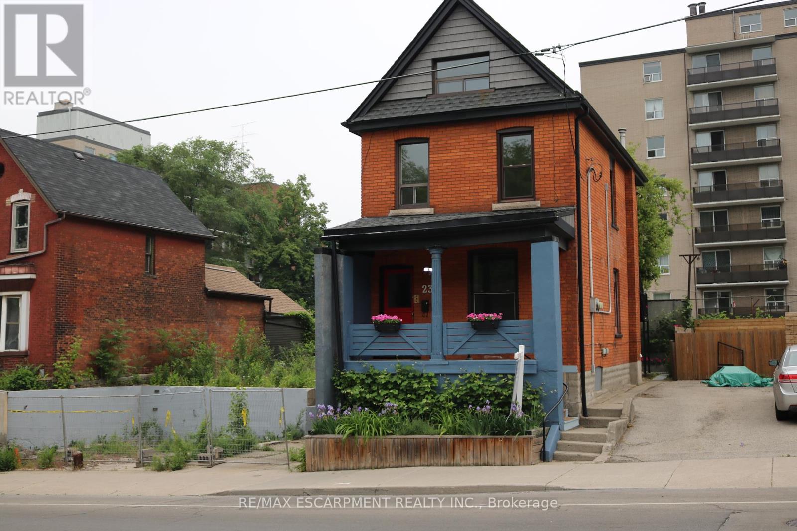 235 YOUNG STREET, Hamilton, Ontario