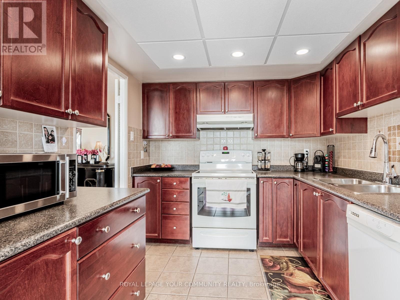 916 - 20 Harding Boulevard W, Richmond Hill, Ontario  L4C 9M3 - Photo 10 - N12075404