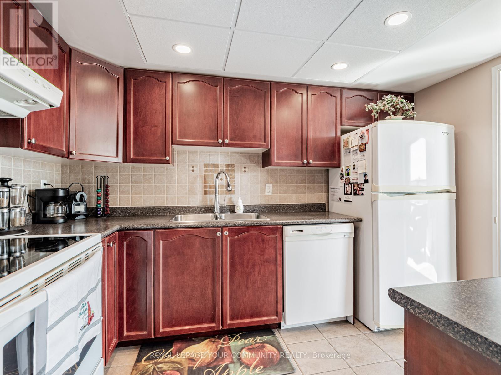 916 - 20 Harding Boulevard W, Richmond Hill, Ontario  L4C 9M3 - Photo 11 - N12075404