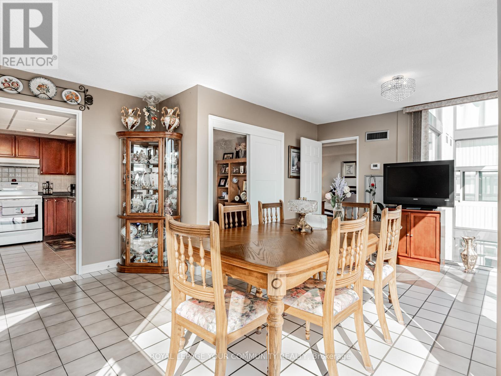 916 - 20 Harding Boulevard W, Richmond Hill, Ontario  L4C 9M3 - Photo 8 - N12075404
