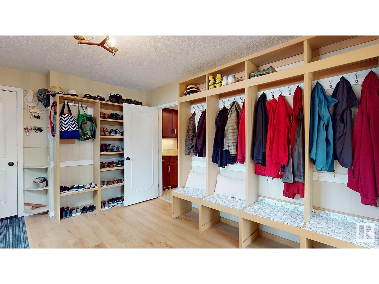 Property at 13911 88 AV NW image 3