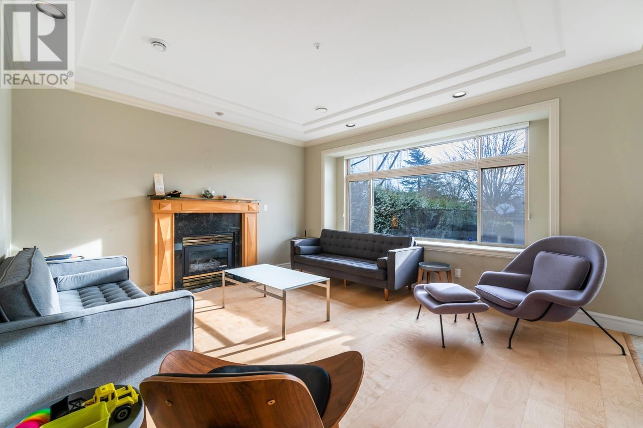 2402 W 19th Avenue, Vancouver, British Columbia  V6L 1C7 - Photo 7 - R2989071