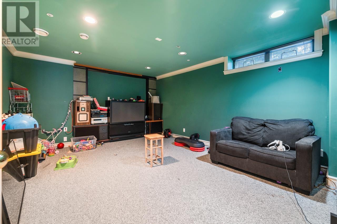 2402 W 19th Avenue, Vancouver, British Columbia  V6L 1C7 - Photo 19 - R2989071