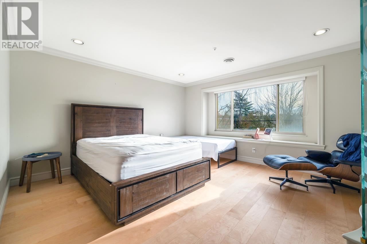 2402 W 19th Avenue, Vancouver, British Columbia  V6L 1C7 - Photo 18 - R2989071