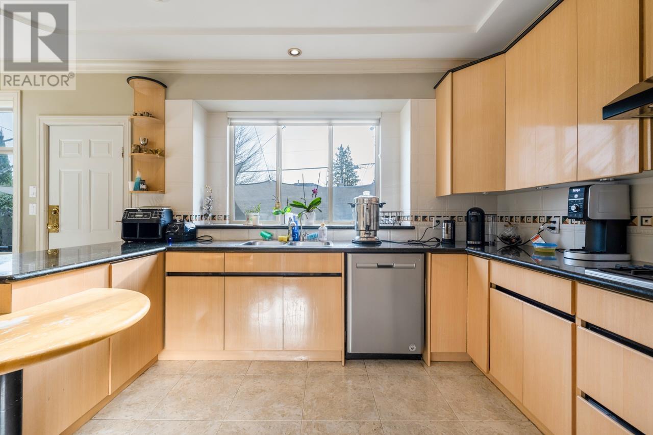 2402 W 19th Avenue, Vancouver, British Columbia  V6L 1C7 - Photo 12 - R2989071
