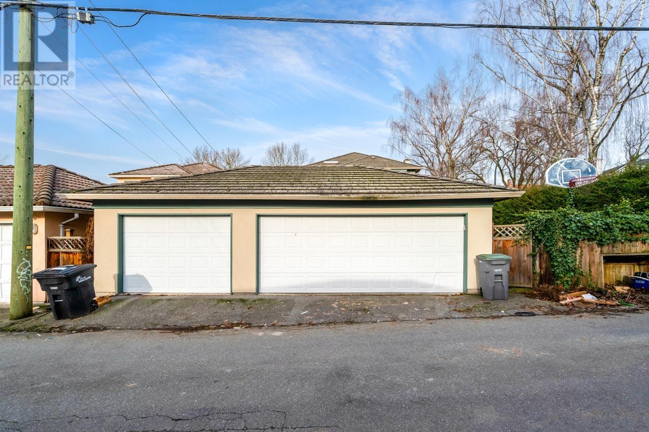 2402 W 19th Avenue, Vancouver, British Columbia  V6L 1C7 - Photo 23 - R2989071