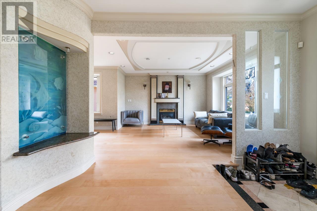2402 W 19th Avenue, Vancouver, British Columbia  V6L 1C7 - Photo 5 - R2989071