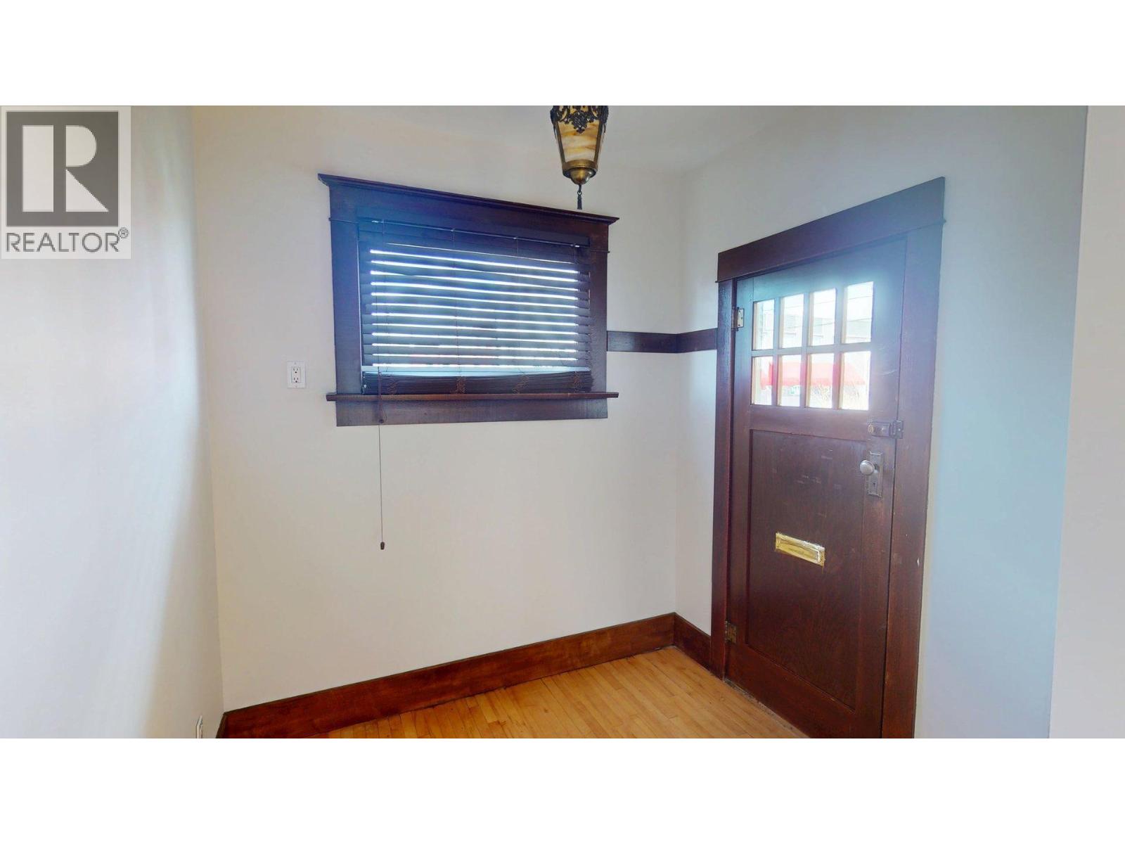 14 12th Avenue S, Cranbrook, British Columbia V1C 2R7 - Photo 3 - 10342759