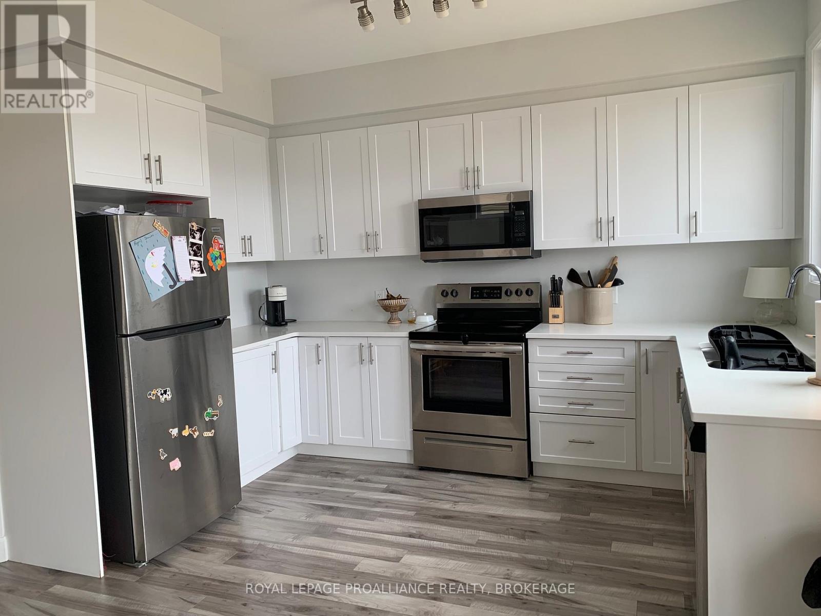 115 Superior Drive, Loyalist, Ontario  K0H 1G0 - Photo 3 - X12072607