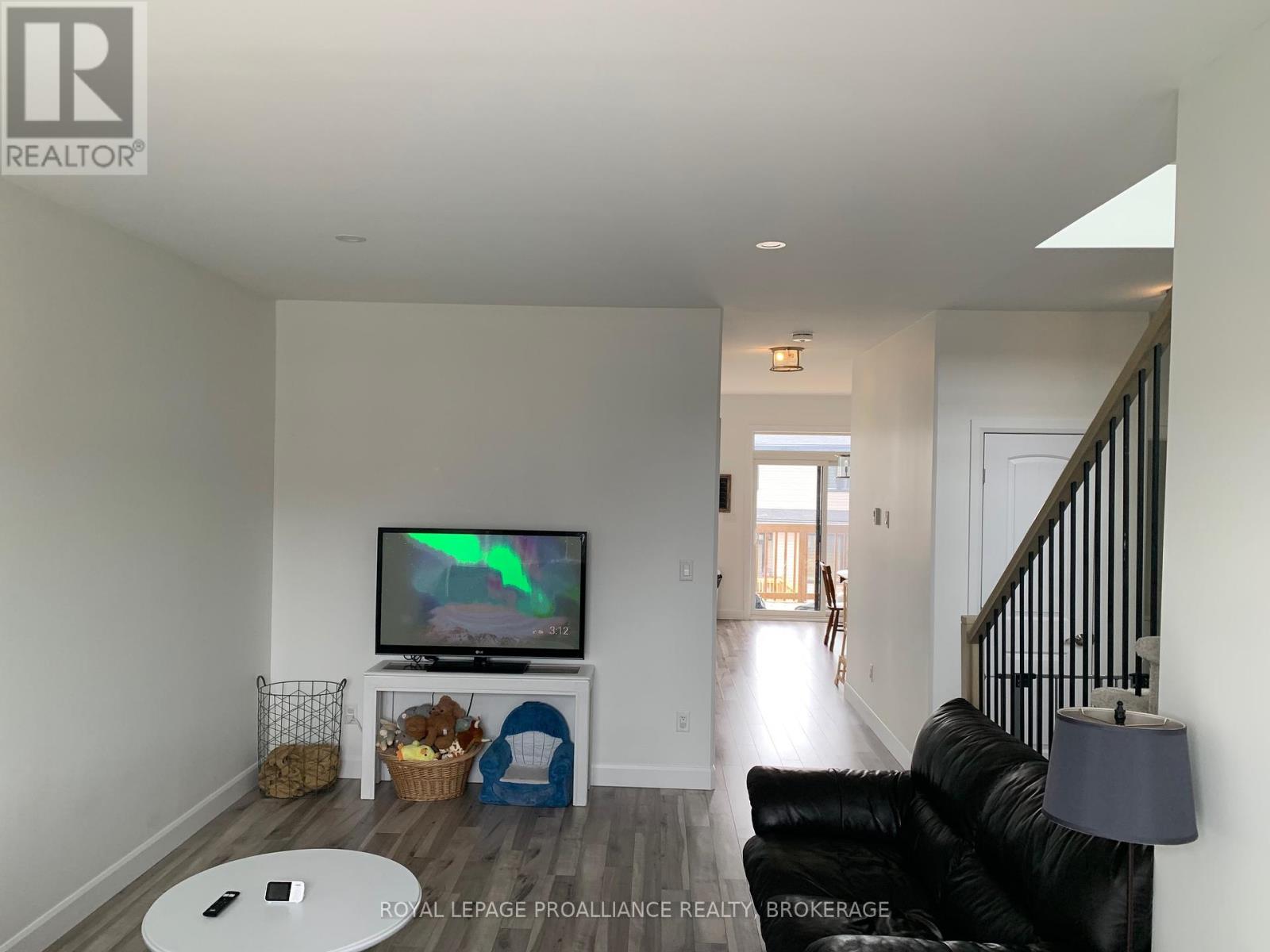 115 Superior Drive, Loyalist, Ontario  K0H 1G0 - Photo 6 - X12072607