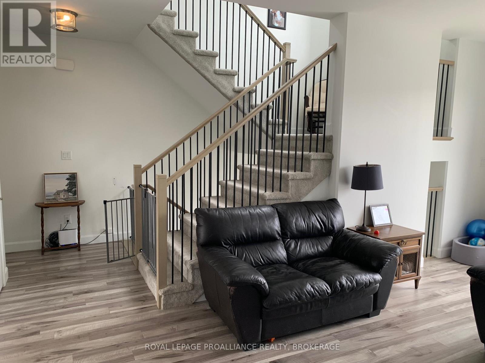 115 Superior Drive, Loyalist, Ontario  K0H 1G0 - Photo 8 - X12072607