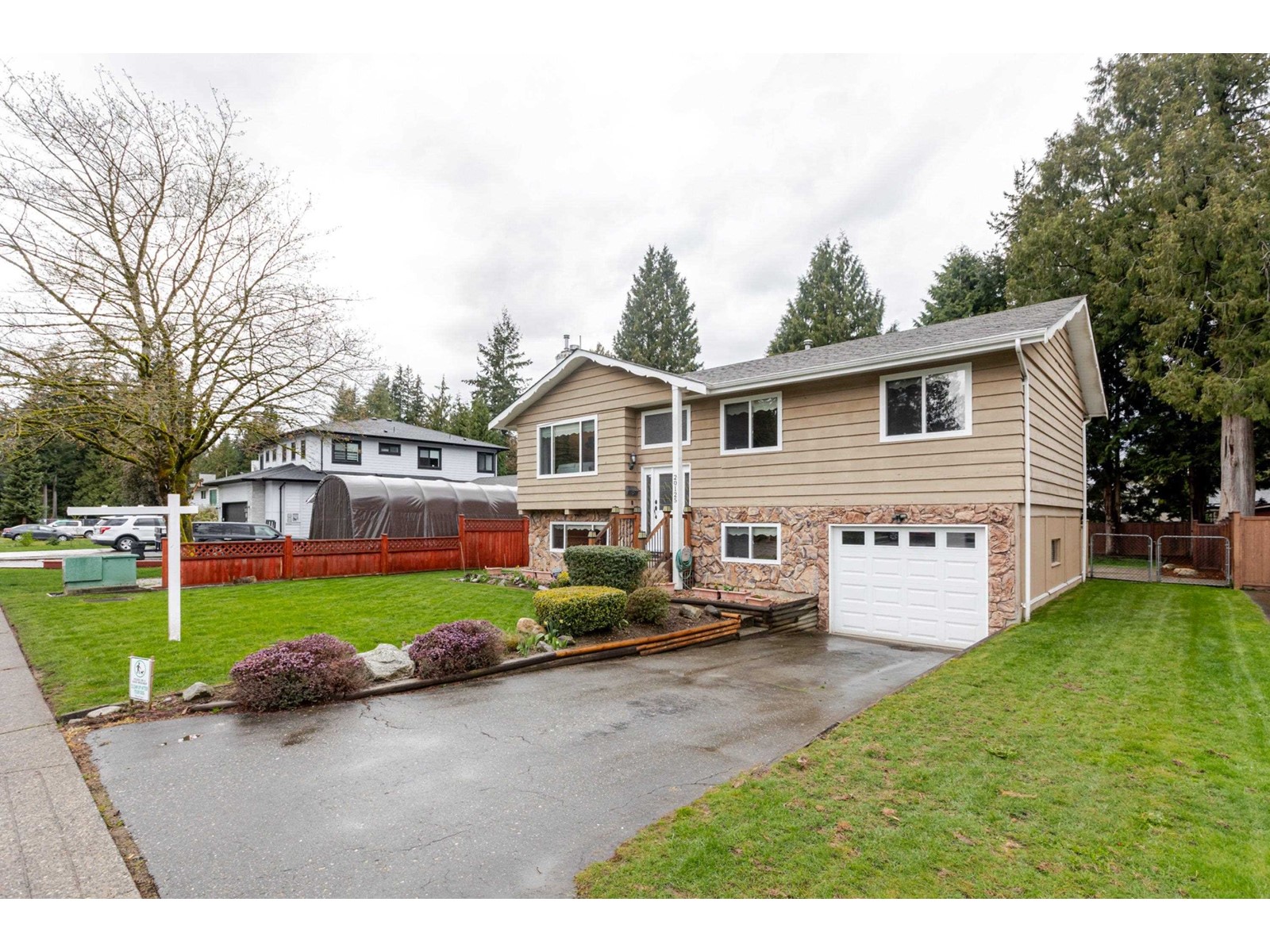 Property at 20125 44 AVENUE image 3
