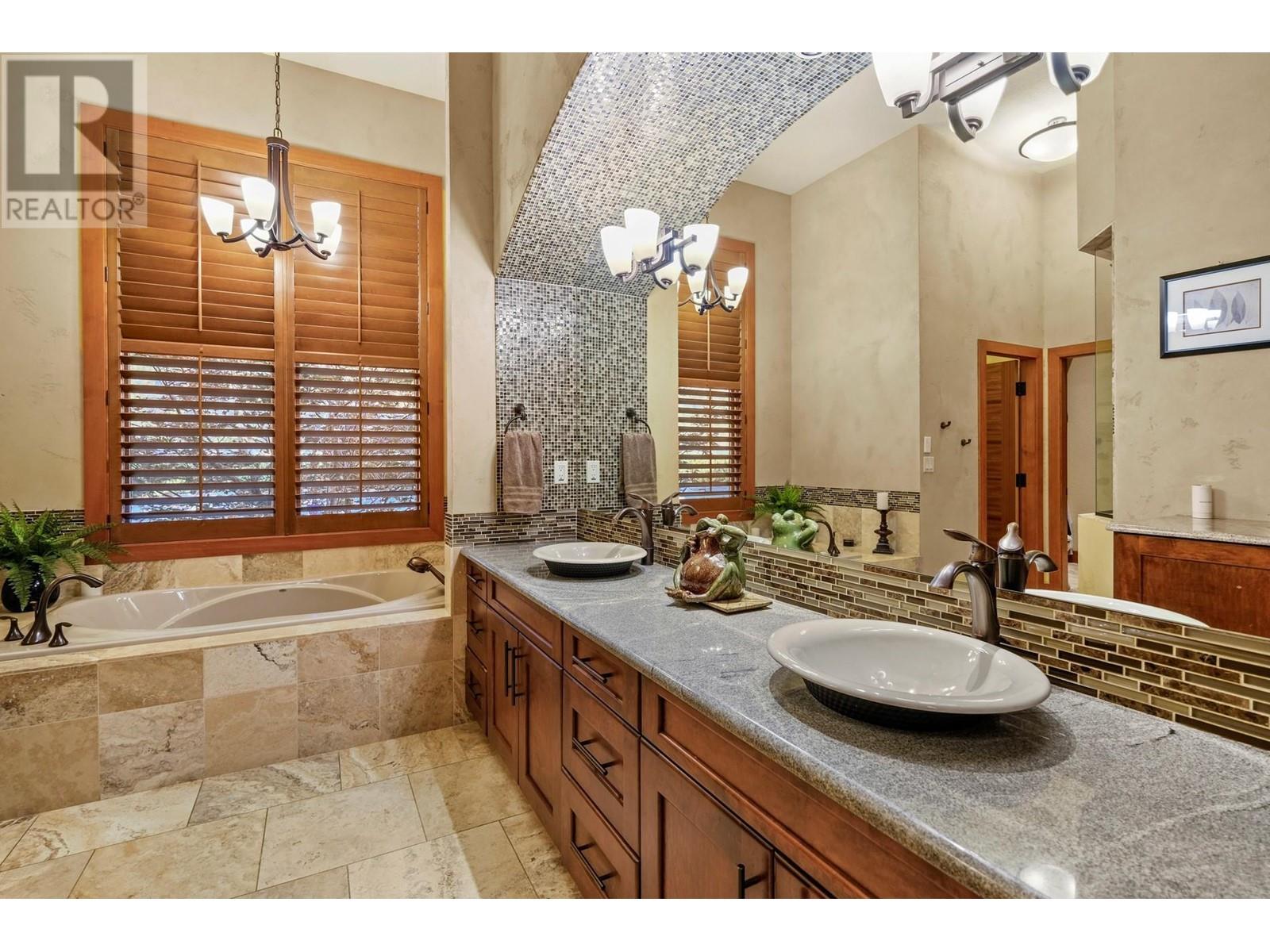 Property at 15966 Commonage Road image 4