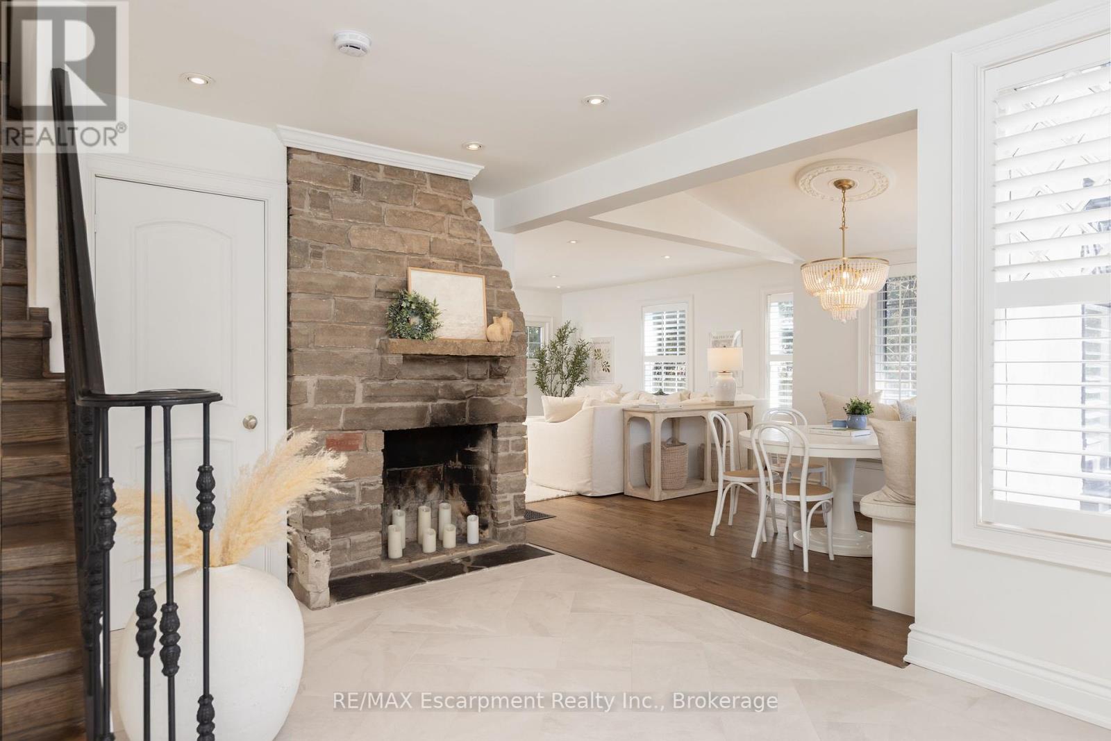 Property at 407 TRAFALGAR ROAD image 3