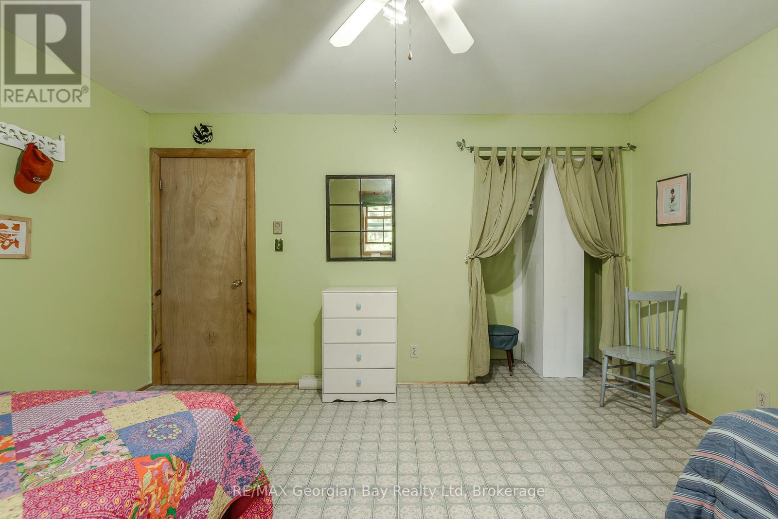 698 Tiny Beaches Road S, Tiny, Ontario  L0L 2T0 - Photo 21 - S12075948