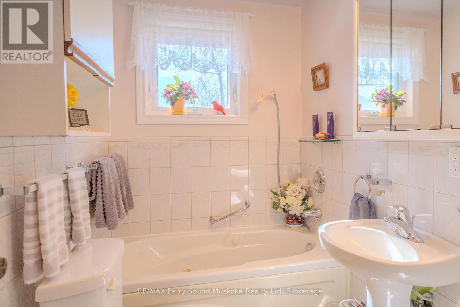 14 Burritt Street, Parry Sound, Ontario  P2A 1N6 - Photo 15 - X12075942