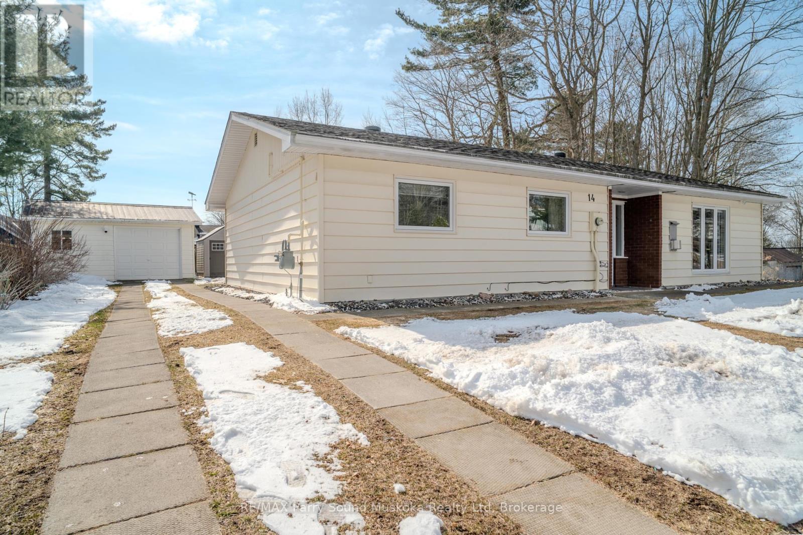 14 Burritt Street, Parry Sound, Ontario  P2A 1N6 - Photo 2 - X12075942
