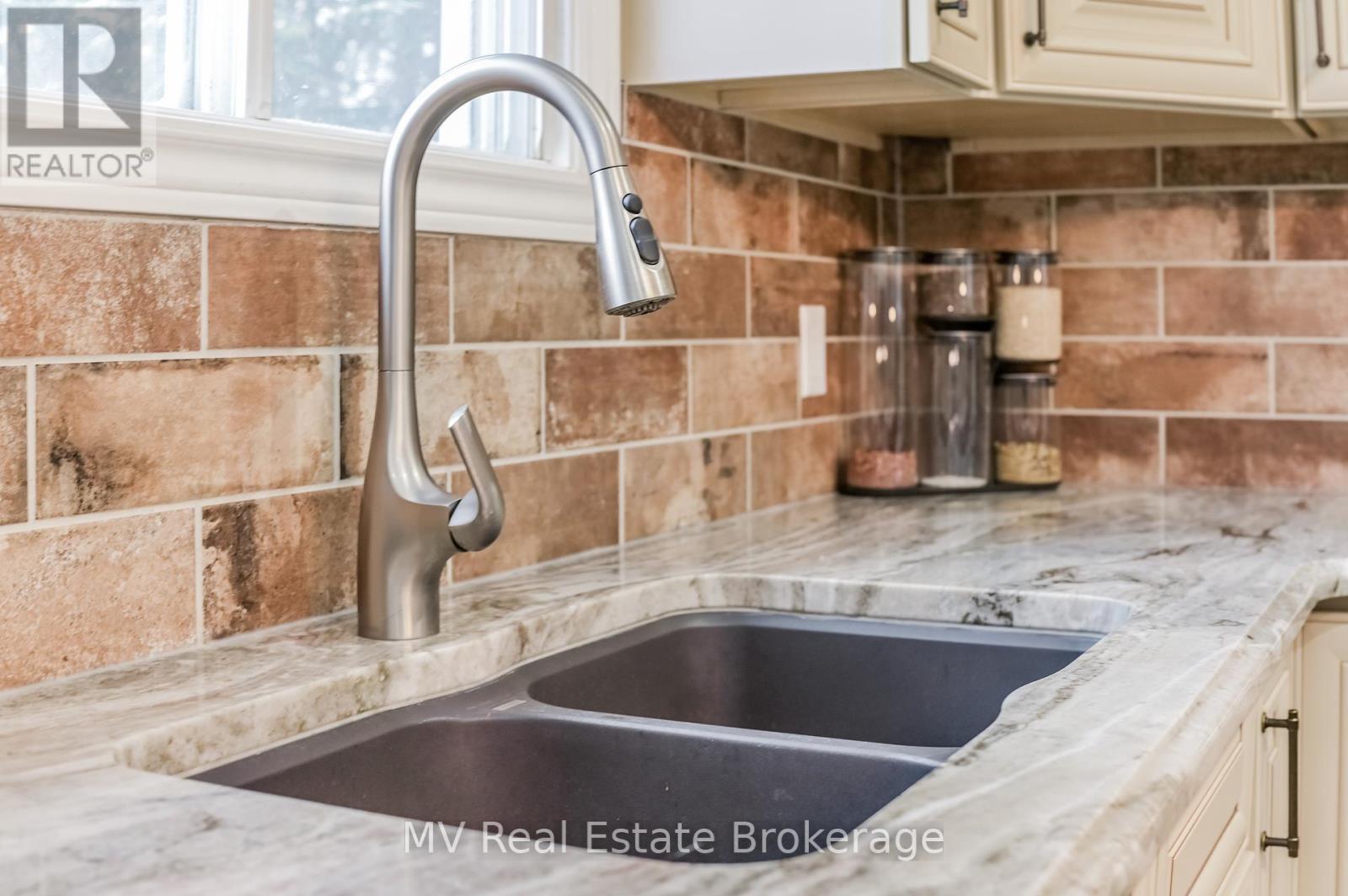 724 Woodhill Drive, Centre Wellington, Ontario  N1M 3M8 - Photo 11 - X12075972