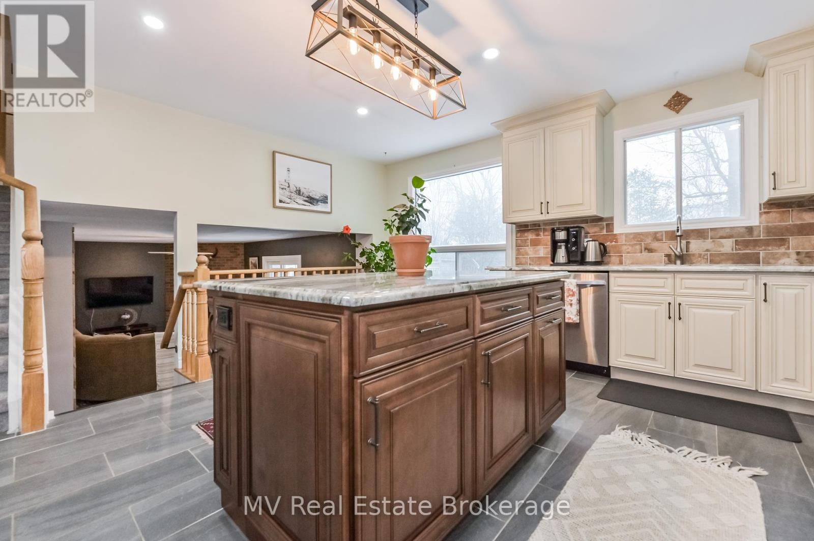 724 Woodhill Drive, Centre Wellington, Ontario  N1M 3M8 - Photo 12 - X12075972