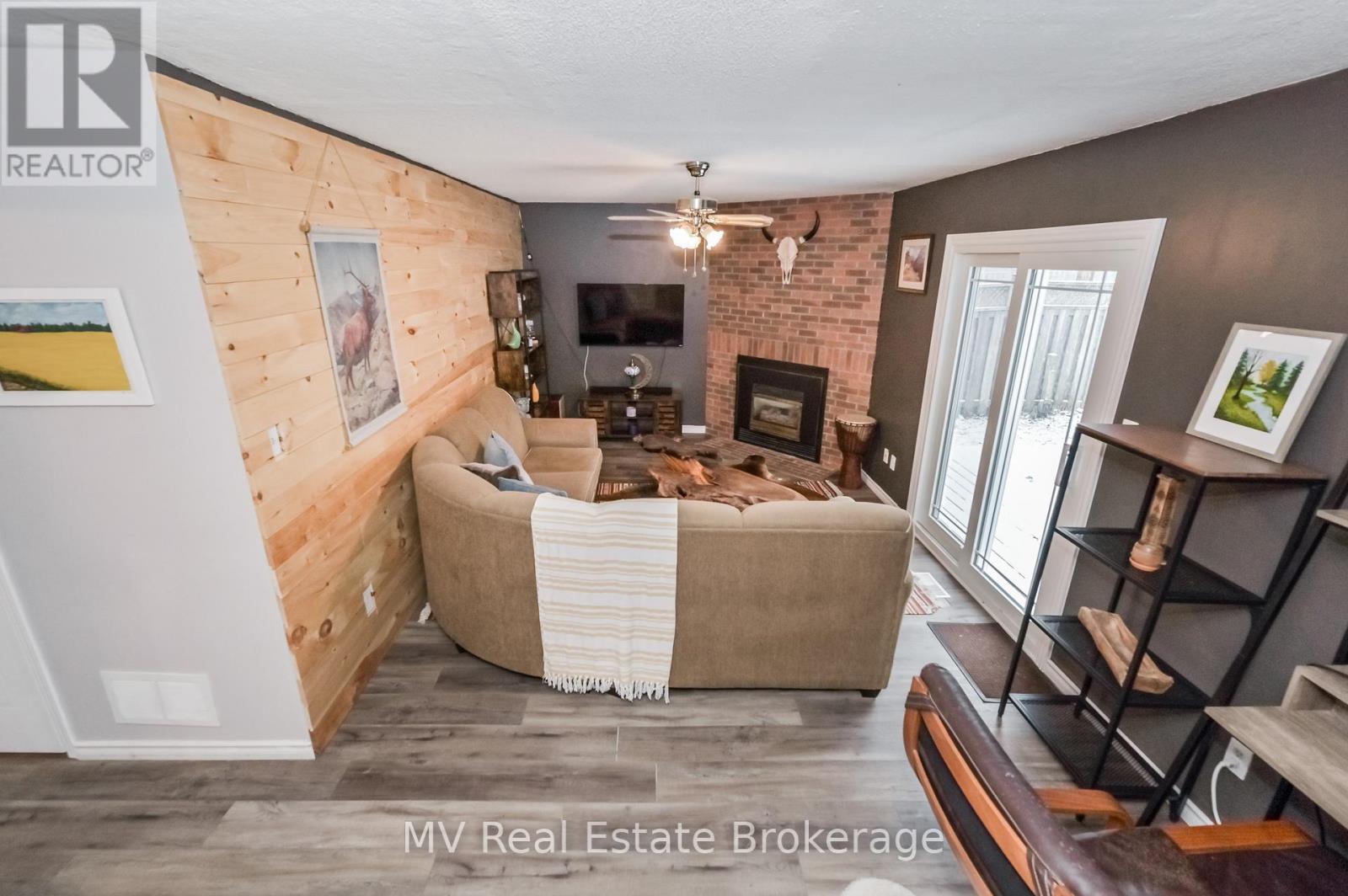724 Woodhill Drive, Centre Wellington, Ontario  N1M 3M8 - Photo 14 - X12075972
