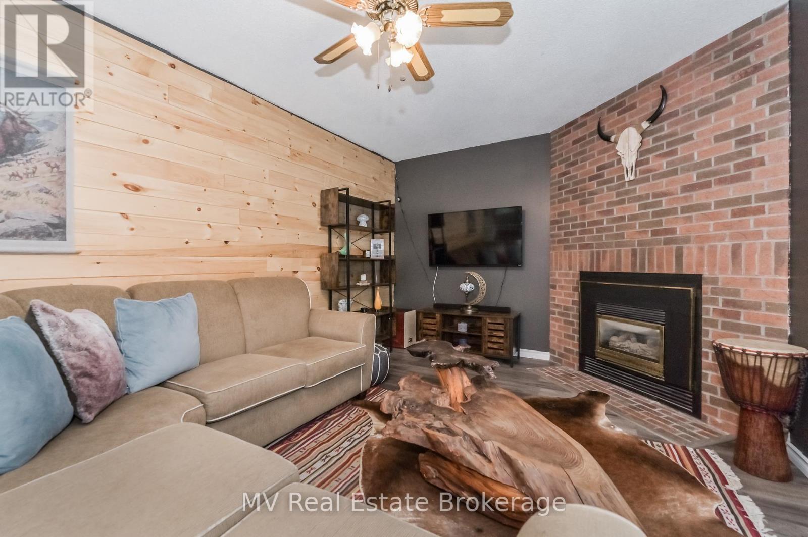 724 Woodhill Drive, Centre Wellington, Ontario  N1M 3M8 - Photo 15 - X12075972