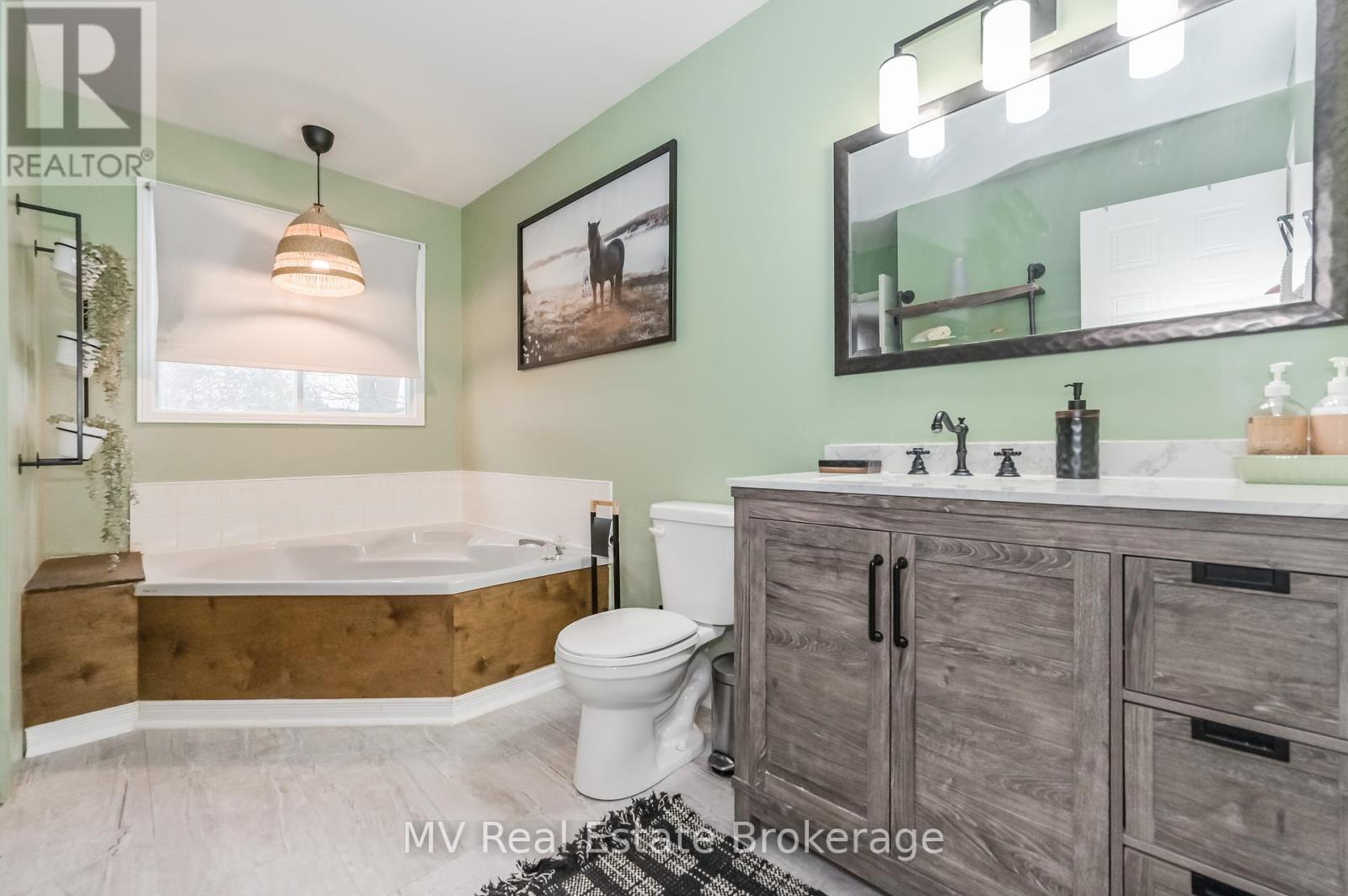 724 Woodhill Drive, Centre Wellington, Ontario  N1M 3M8 - Photo 21 - X12075972