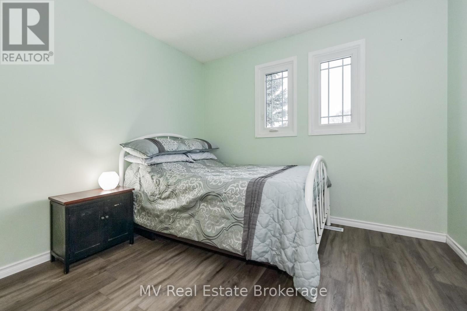 724 Woodhill Drive, Centre Wellington, Ontario  N1M 3M8 - Photo 28 - X12075972