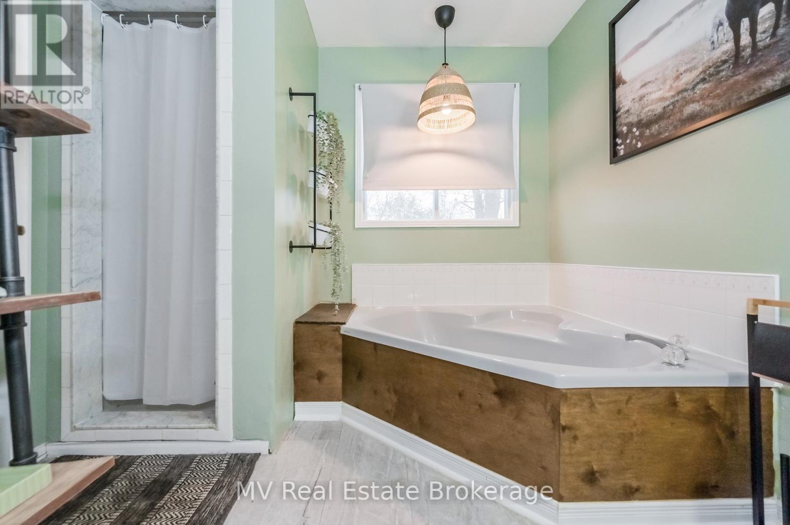 724 Woodhill Drive, Centre Wellington, Ontario  N1M 3M8 - Photo 29 - X12075972