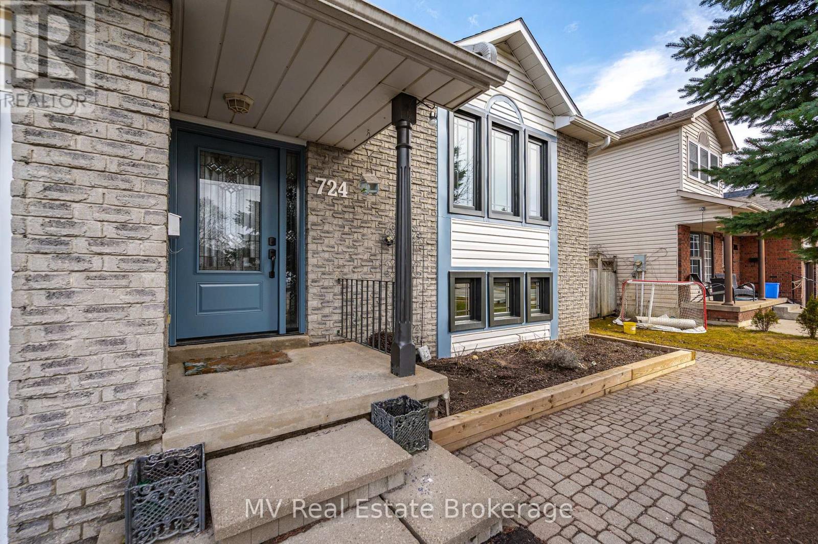 724 Woodhill Drive, Centre Wellington, Ontario  N1M 3M8 - Photo 3 - X12075972