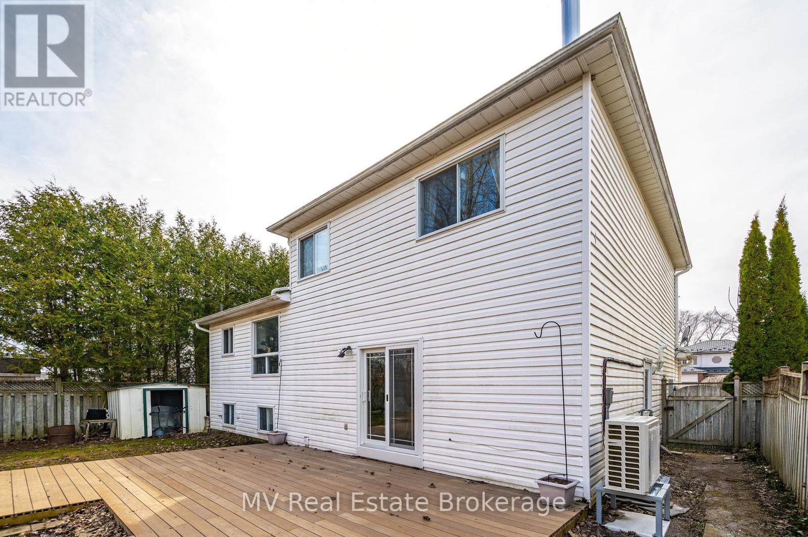 724 Woodhill Drive, Centre Wellington, Ontario  N1M 3M8 - Photo 33 - X12075972