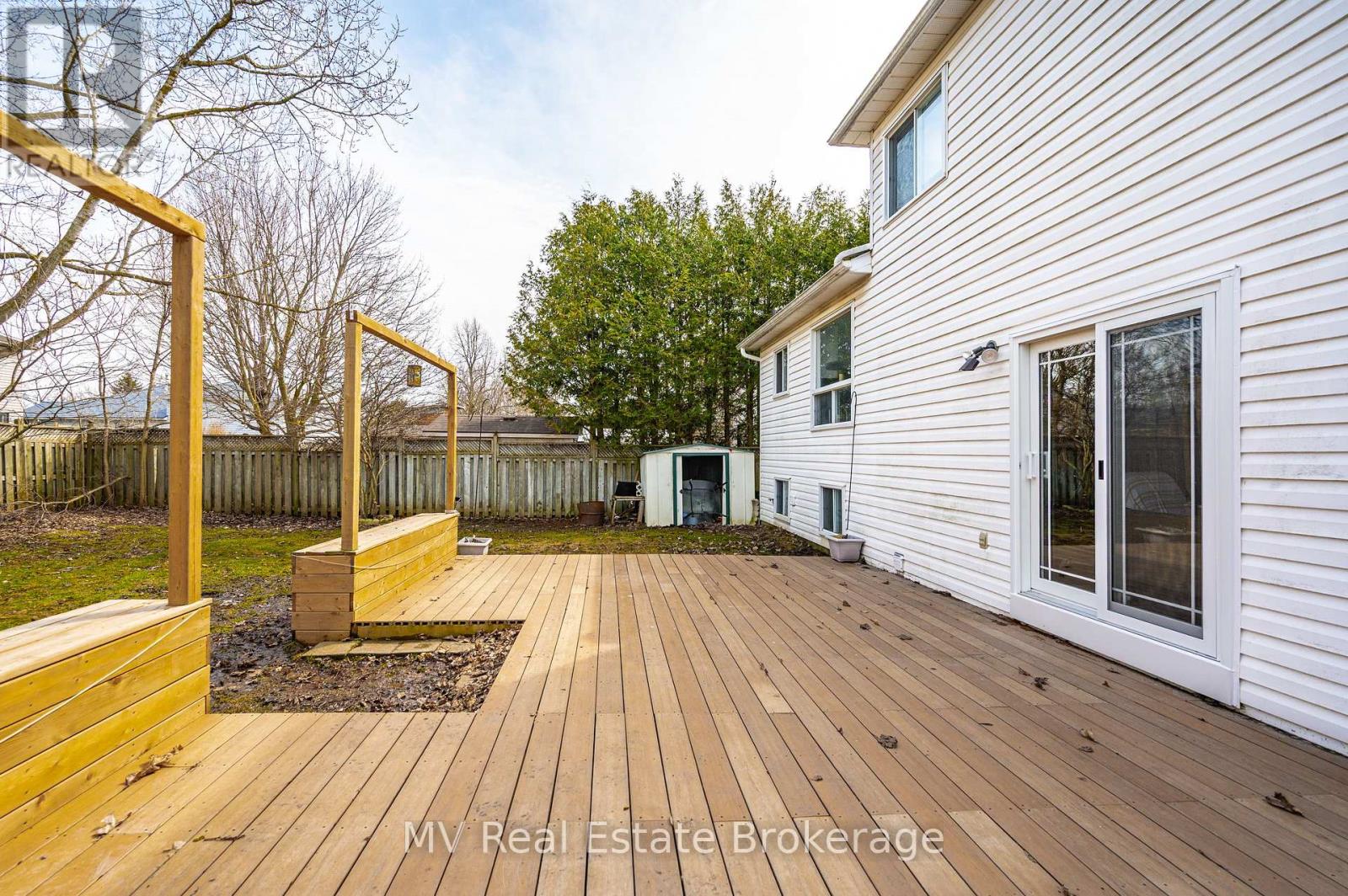 724 Woodhill Drive, Centre Wellington, Ontario  N1M 3M8 - Photo 34 - X12075972