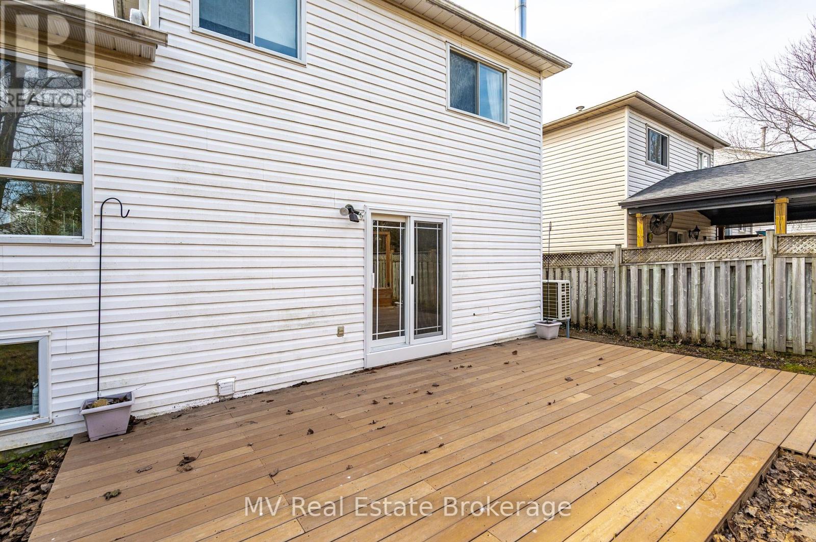 724 Woodhill Drive, Centre Wellington, Ontario  N1M 3M8 - Photo 35 - X12075972