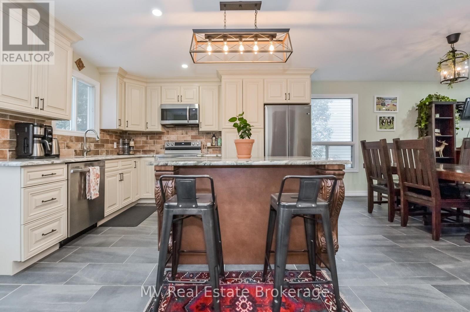 724 Woodhill Drive, Centre Wellington, Ontario  N1M 3M8 - Photo 9 - X12075972