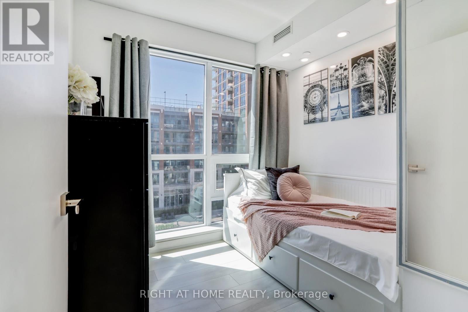 402 - 31 Tippett Road, Toronto, Ontario  M3H 0C8 - Photo 8 - C12075847