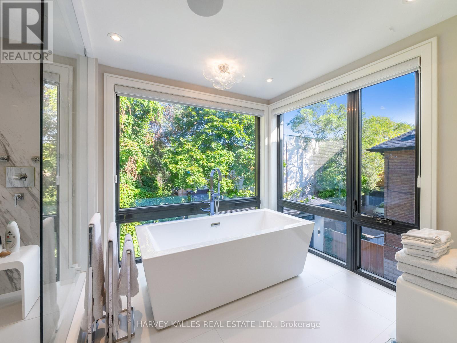 6 Hillholm Road, Toronto, Ontario  M5P 1M2 - Photo 21 - C12075899