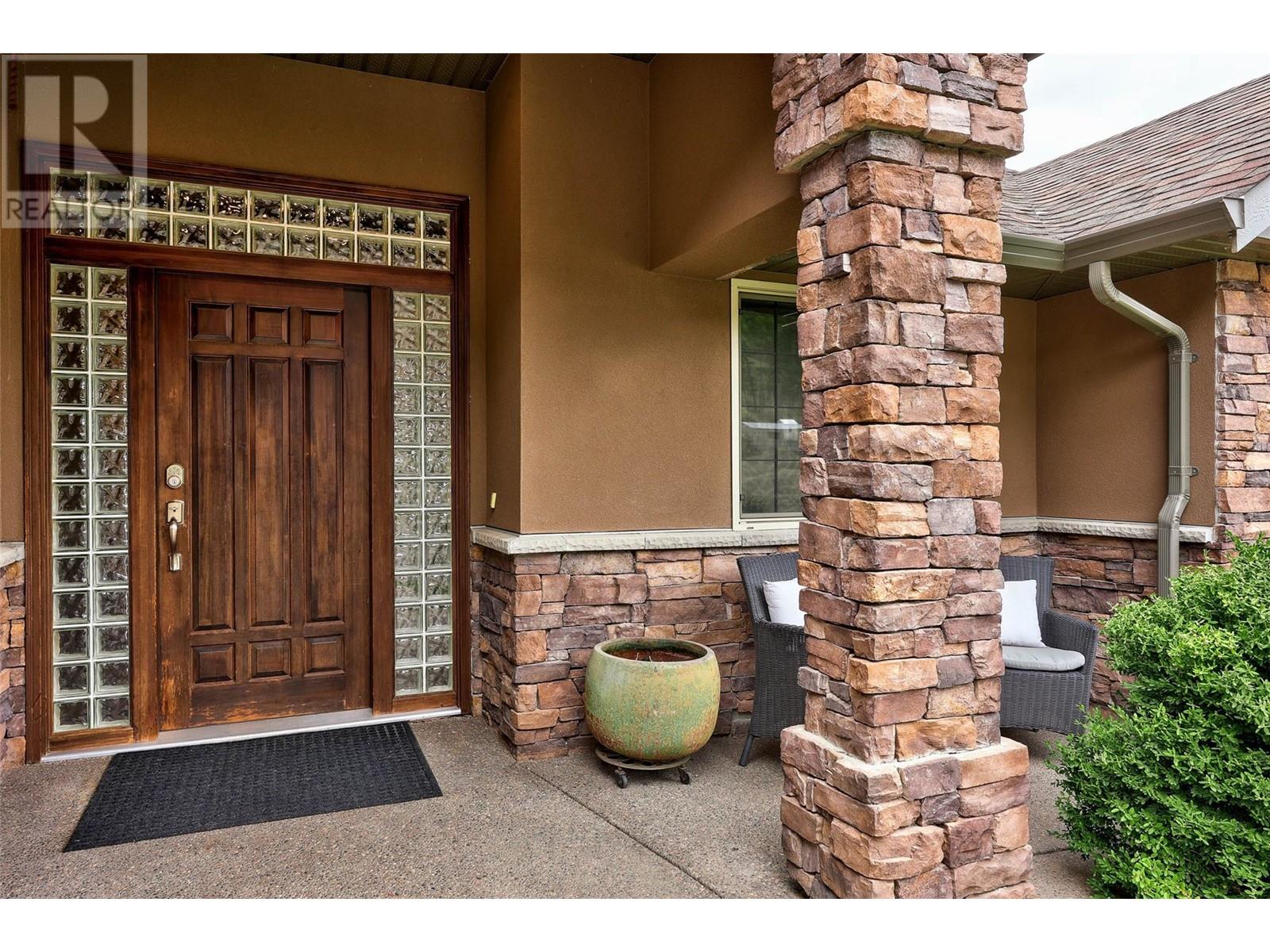 2022 Hugh Allan Drive, Kamloops, British Columbia  V1S 2B6 - Photo 2 - 10342692