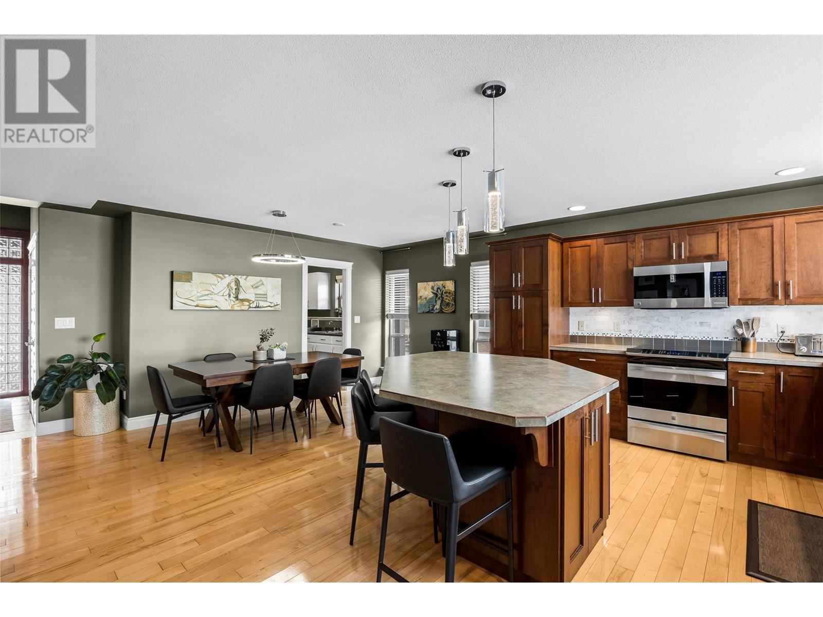 Property at 2022 HUGH ALLAN Drive image 4