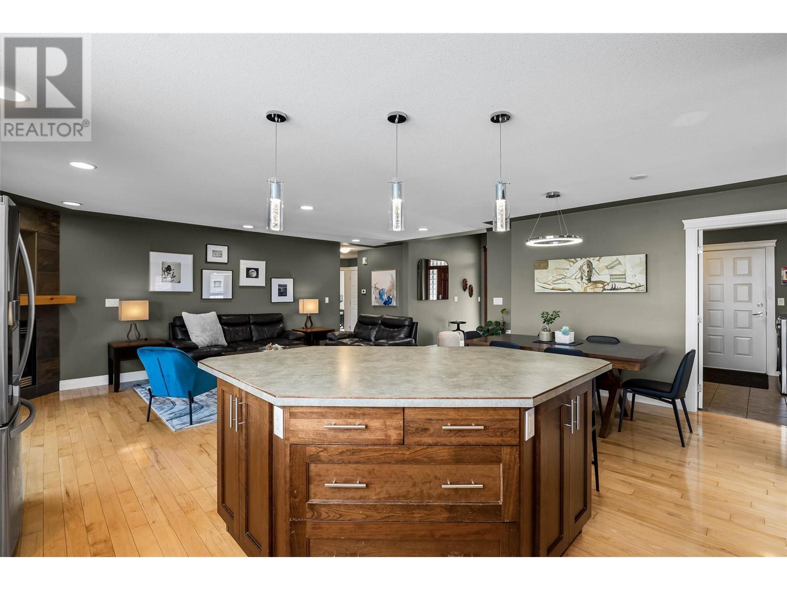 2022 Hugh Allan Drive, Kamloops, British Columbia  V1S 2B6 - Photo 56 - 10342692