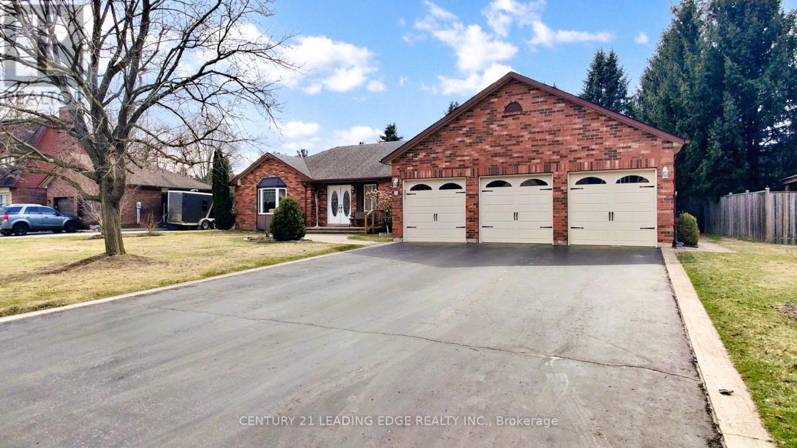 Property at 25 COLLEEN CRESCENT image 3