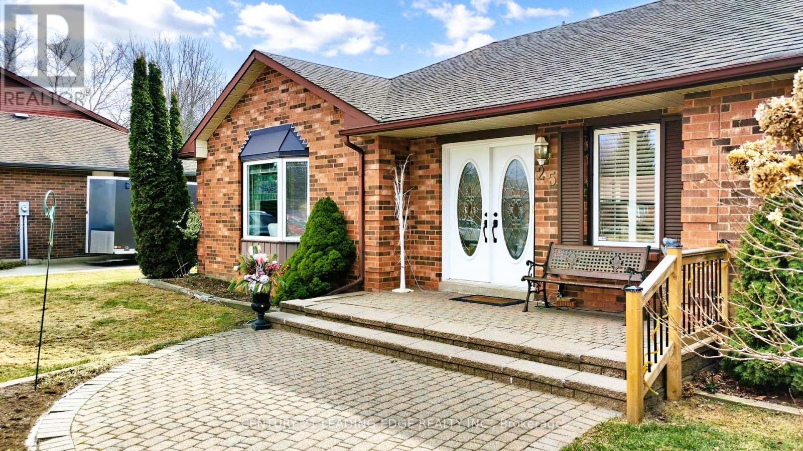 Property at 25 COLLEEN CRESCENT image 4