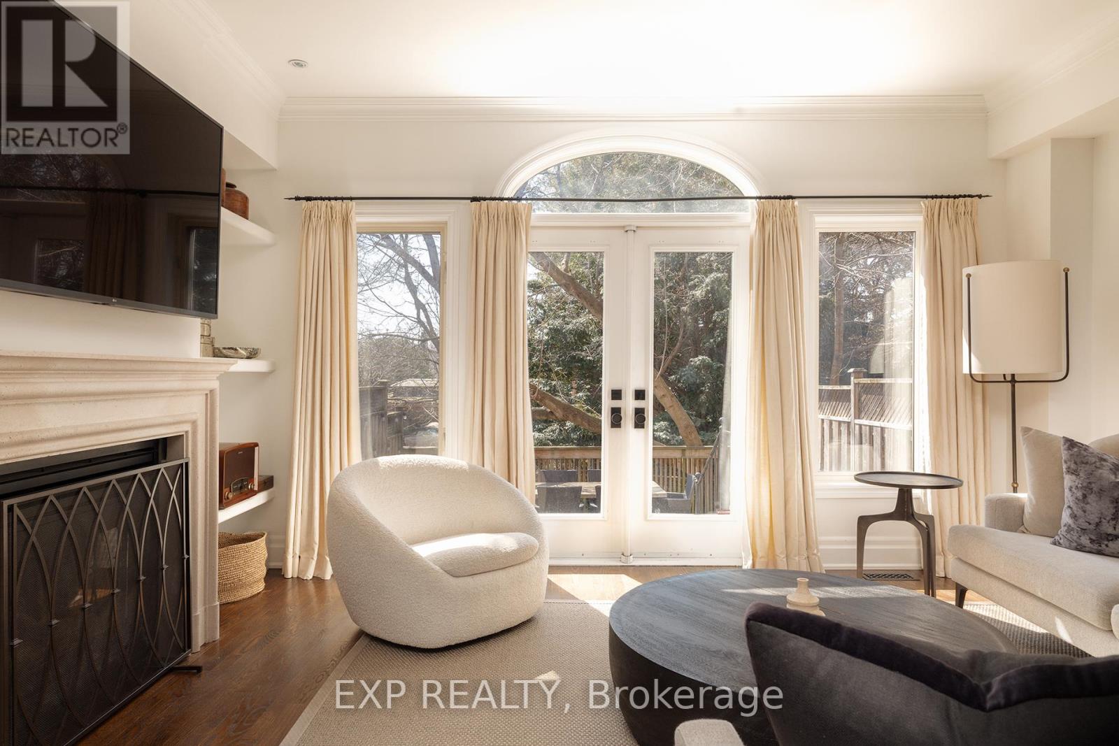 31 Brownstone Lane, Toronto (Kingsway South), Ontario  M8X 2Z6 - Photo 8 - W12075895
