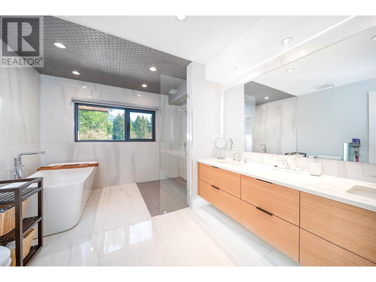 4538 Timberline Place, North Vancouver, British Columbia  V7R 4G2 - Photo 28 - R2989103