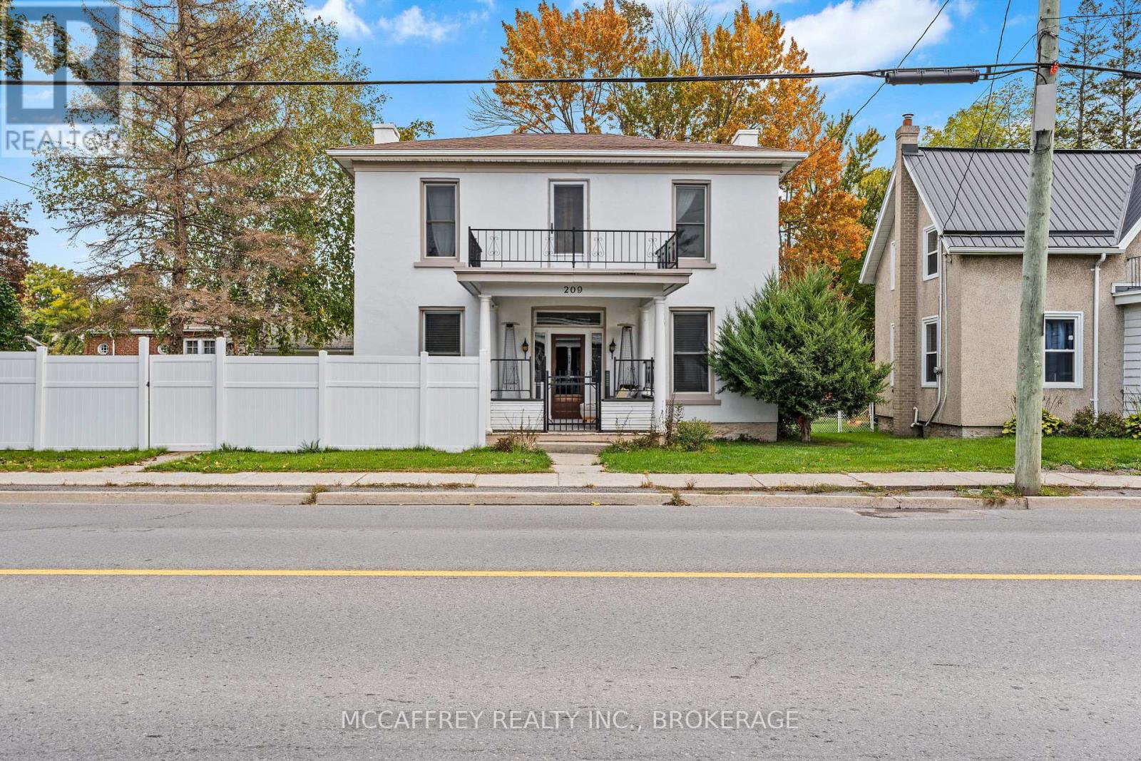 209 Centre Street N, Greater Napanee, Ontario  K7R 1N7 - Photo 2 - X12075983