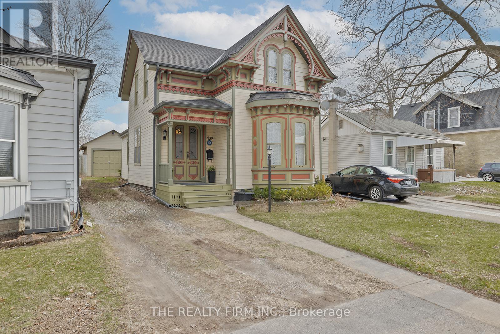 839 Queens Avenue