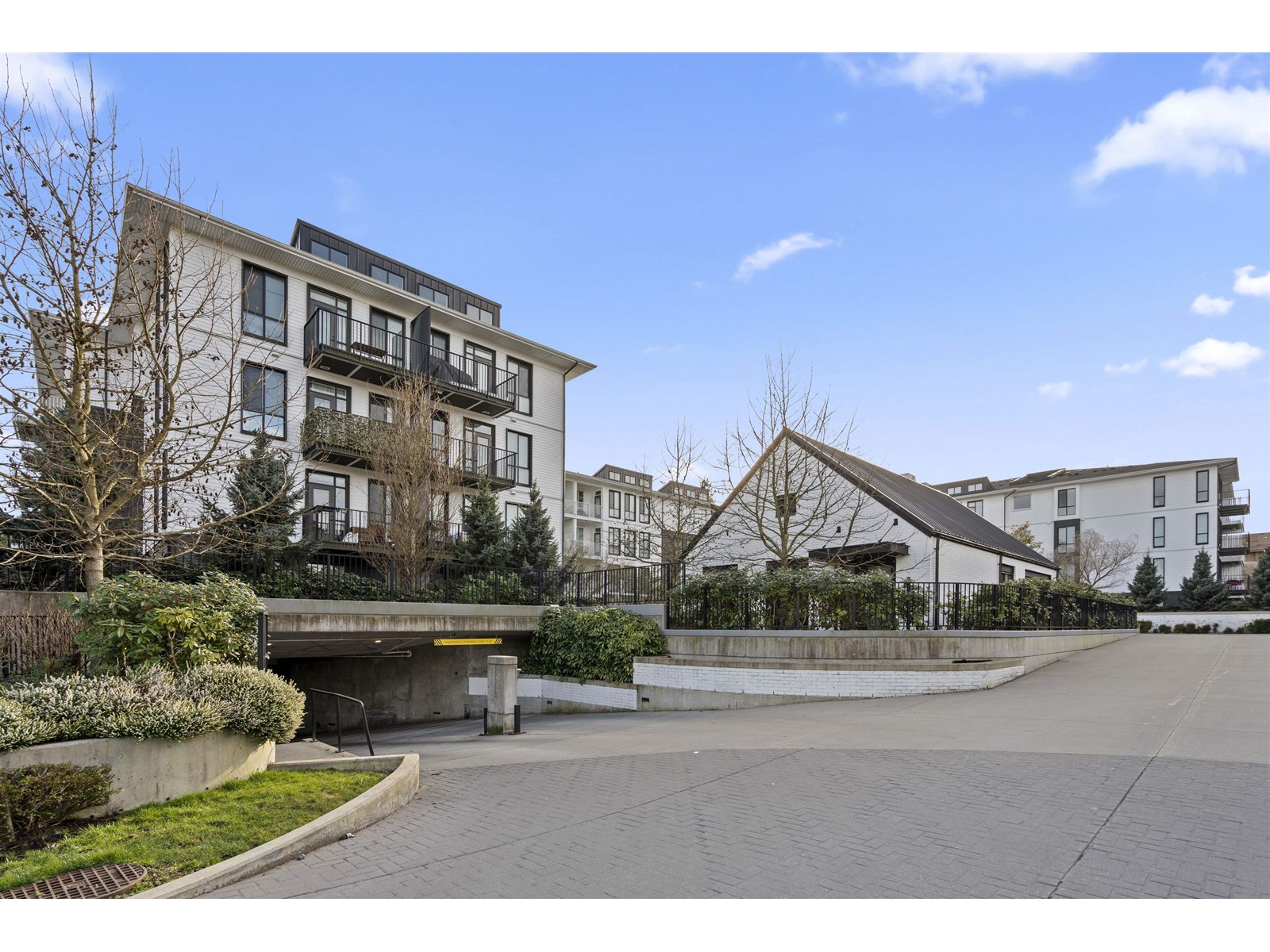 409 14968 101a Avenue, Surrey, British Columbia  V3R 0E8 - Photo 3 - R2988841