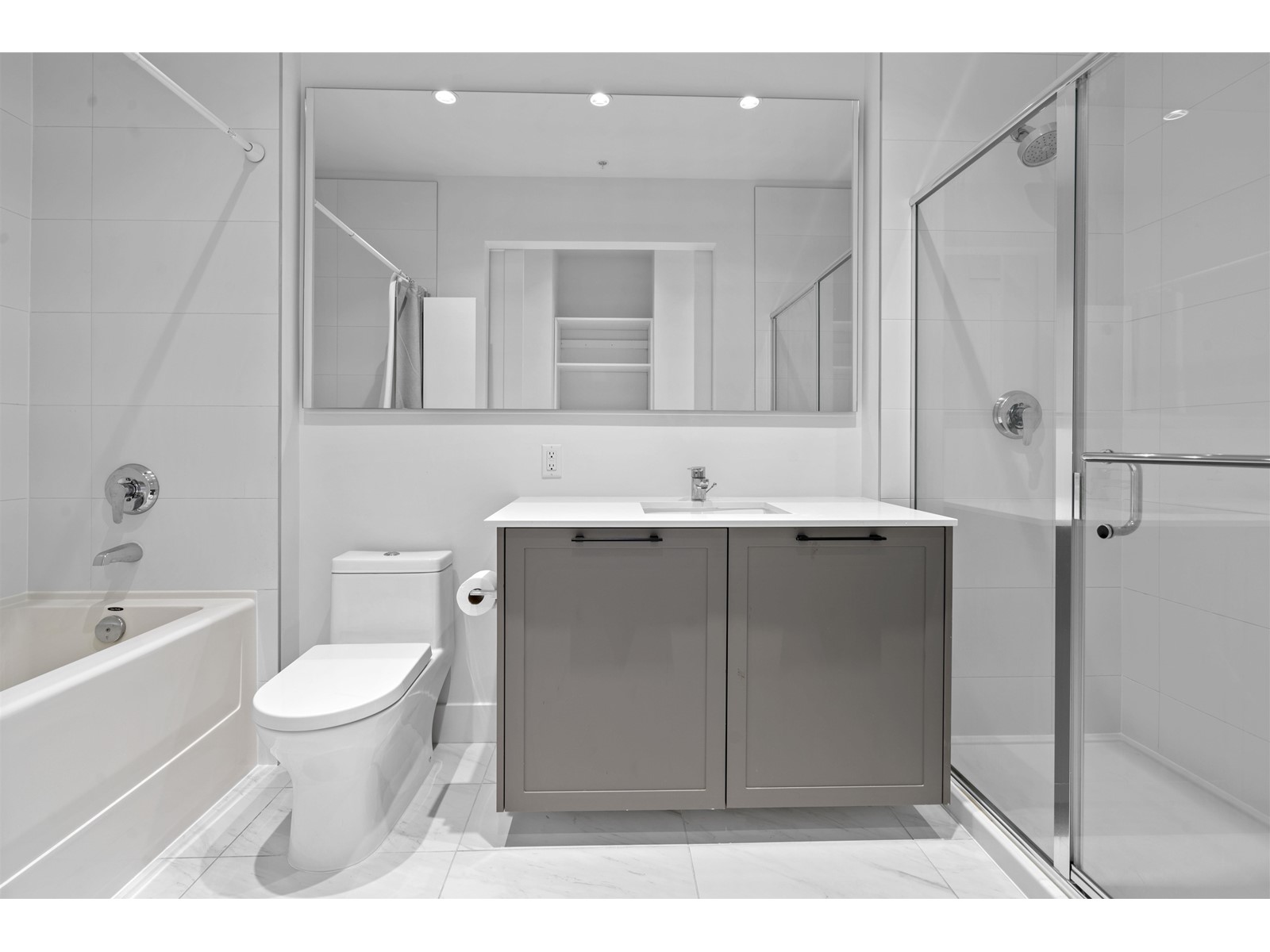 409 14968 101a Avenue, Surrey, British Columbia  V3R 0E8 - Photo 11 - R2988841