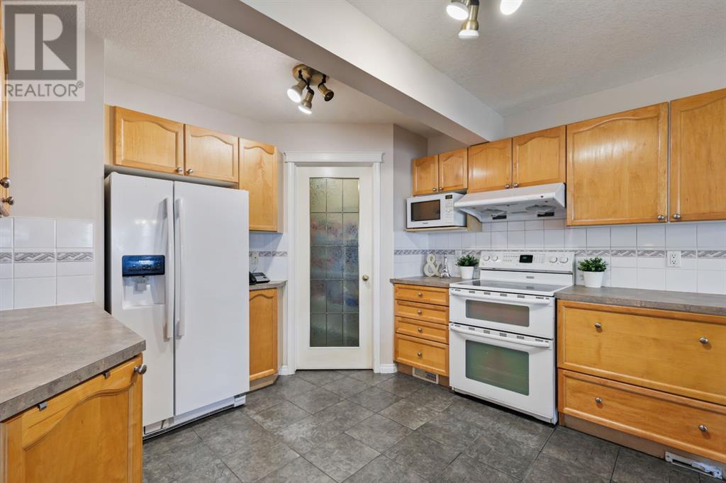 218 Invermere Drive, Chestermere, Alberta  T1X 1M8 - Photo 14 - A2205278