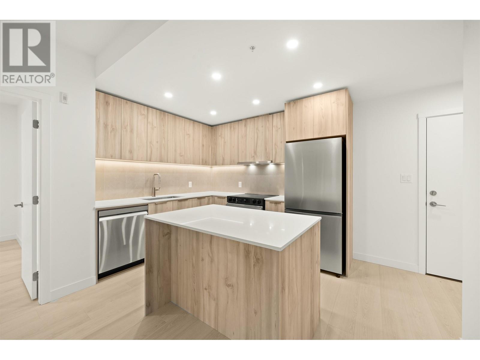 405 3596 Malsum Drive, North Vancouver, British Columbia  V7G 0B5 - Photo 4 - R2989109
