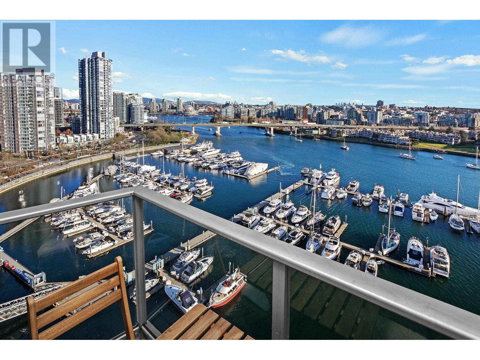 1901 1228 Marinaside Crescent, Vancouver, British Columbia  V5S 2L7 - Photo 1 - R2989149
